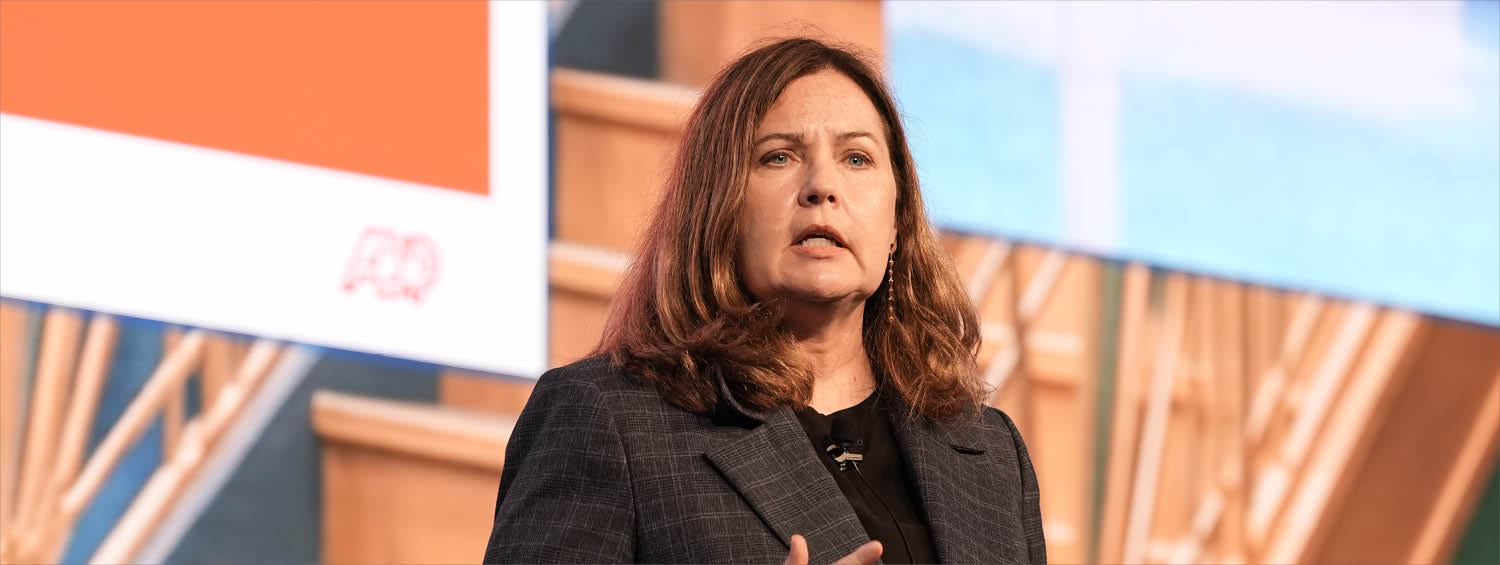 Tonya James presents at Payroll Congress